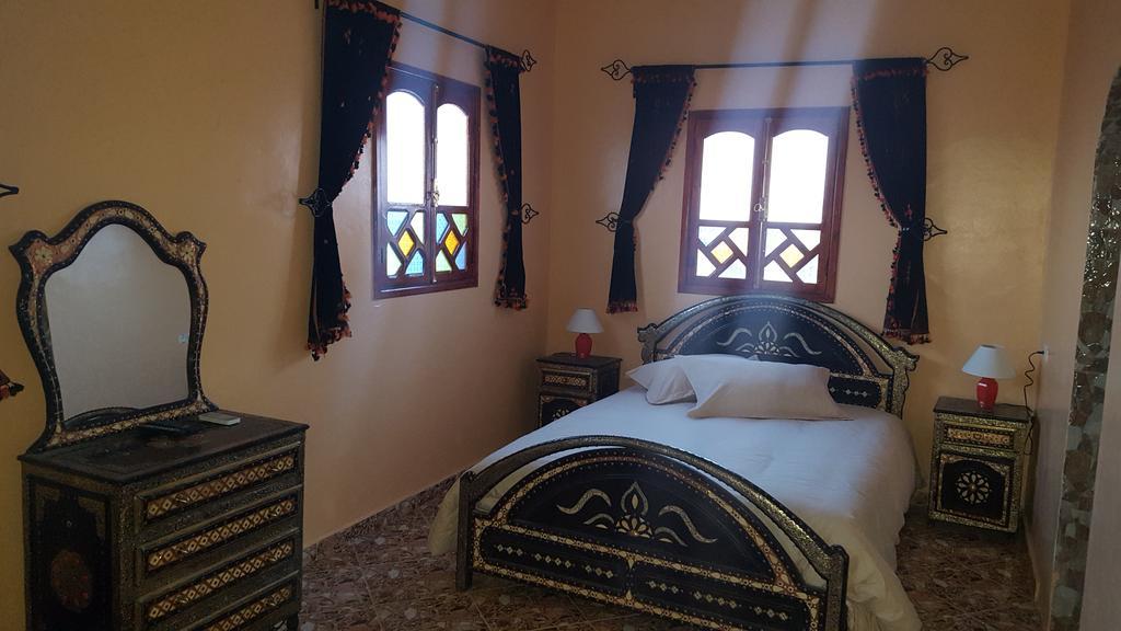 Dar Ilyana Hotel Ait Tiourhza ภายนอก รูปภาพ
