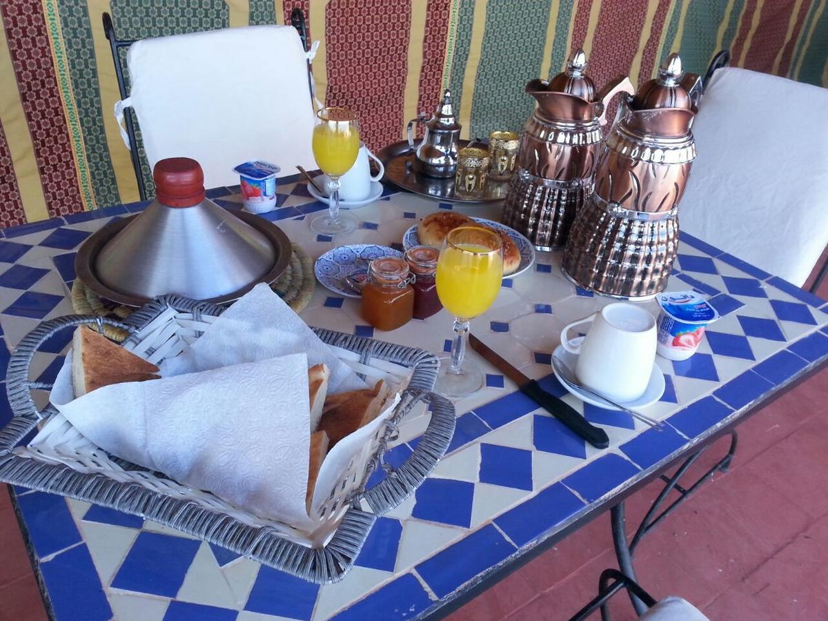 Dar Ilyana Hotel Ait Tiourhza ภายนอก รูปภาพ